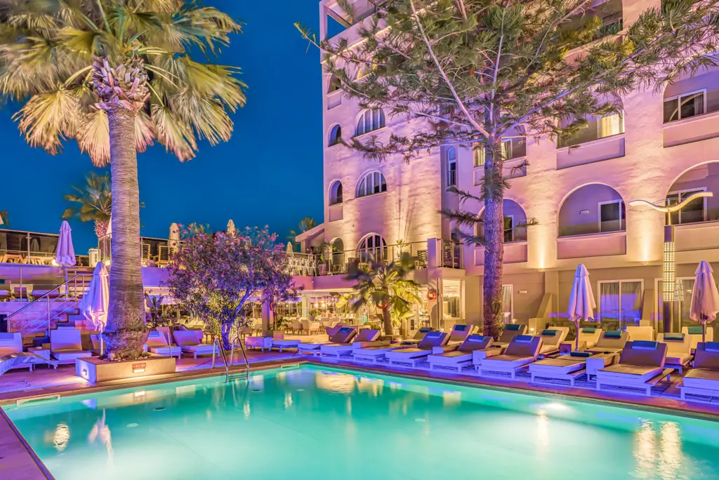 Glaros Beach Hotel — 4