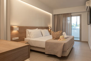 Mythos Suites Hotel & Apartments