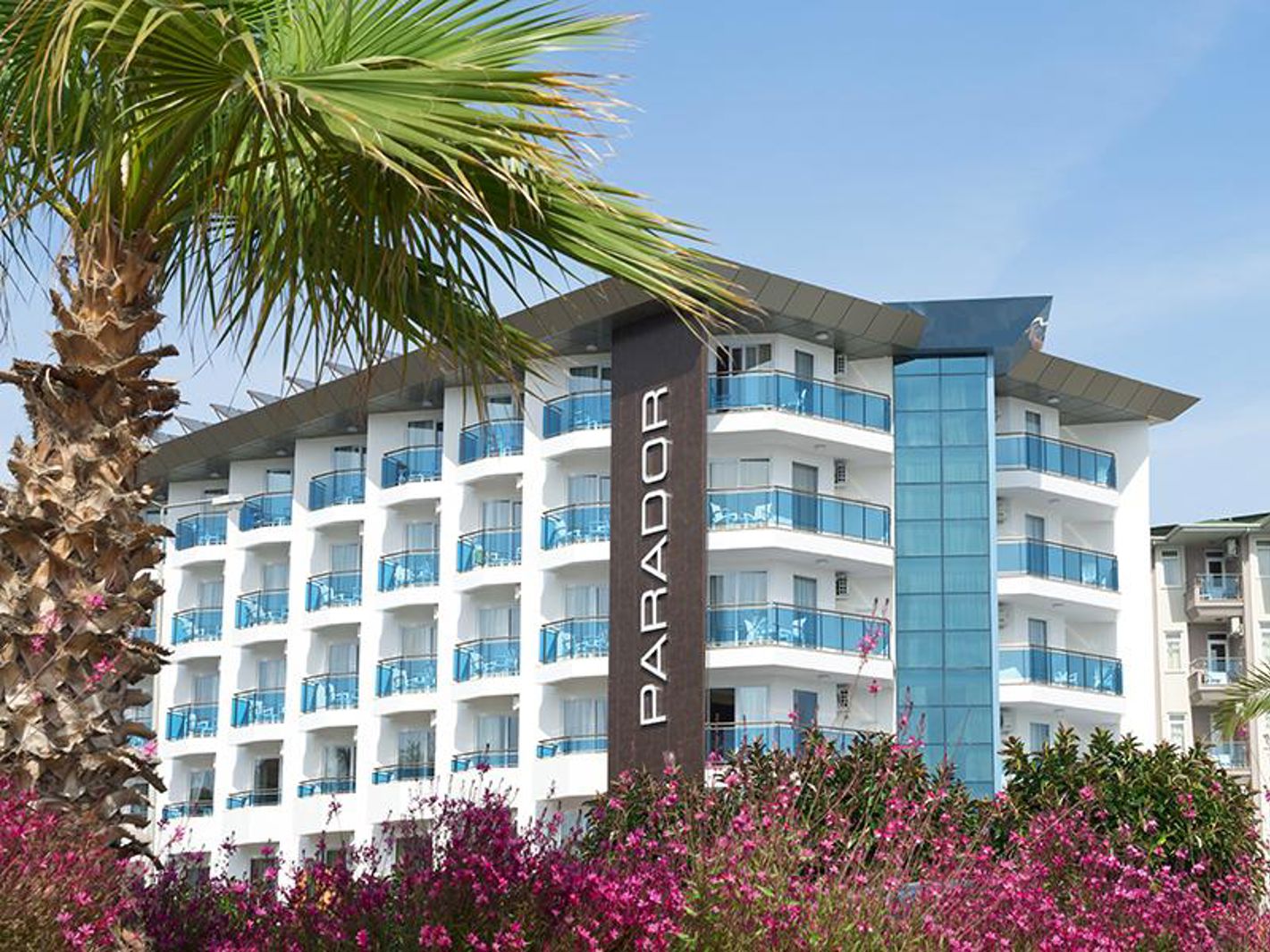 Parador Beach Hotel slide 4