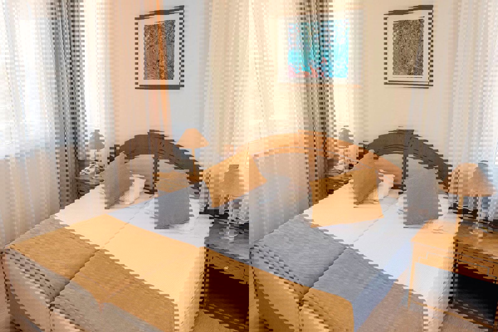 Side Bay Hotel slide 5