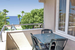 Side Bay Hotel