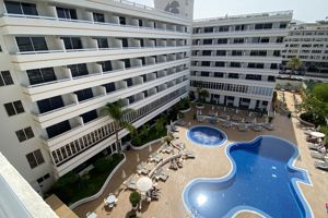 Coral Suites & Spa