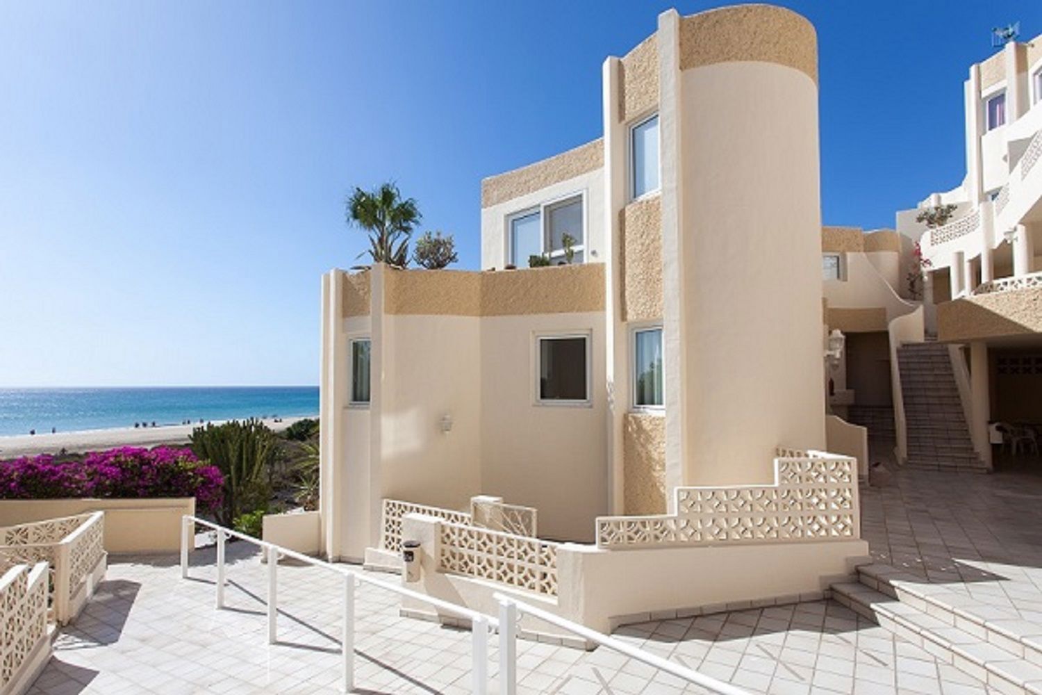 R2 Maryvent Beach Apartment