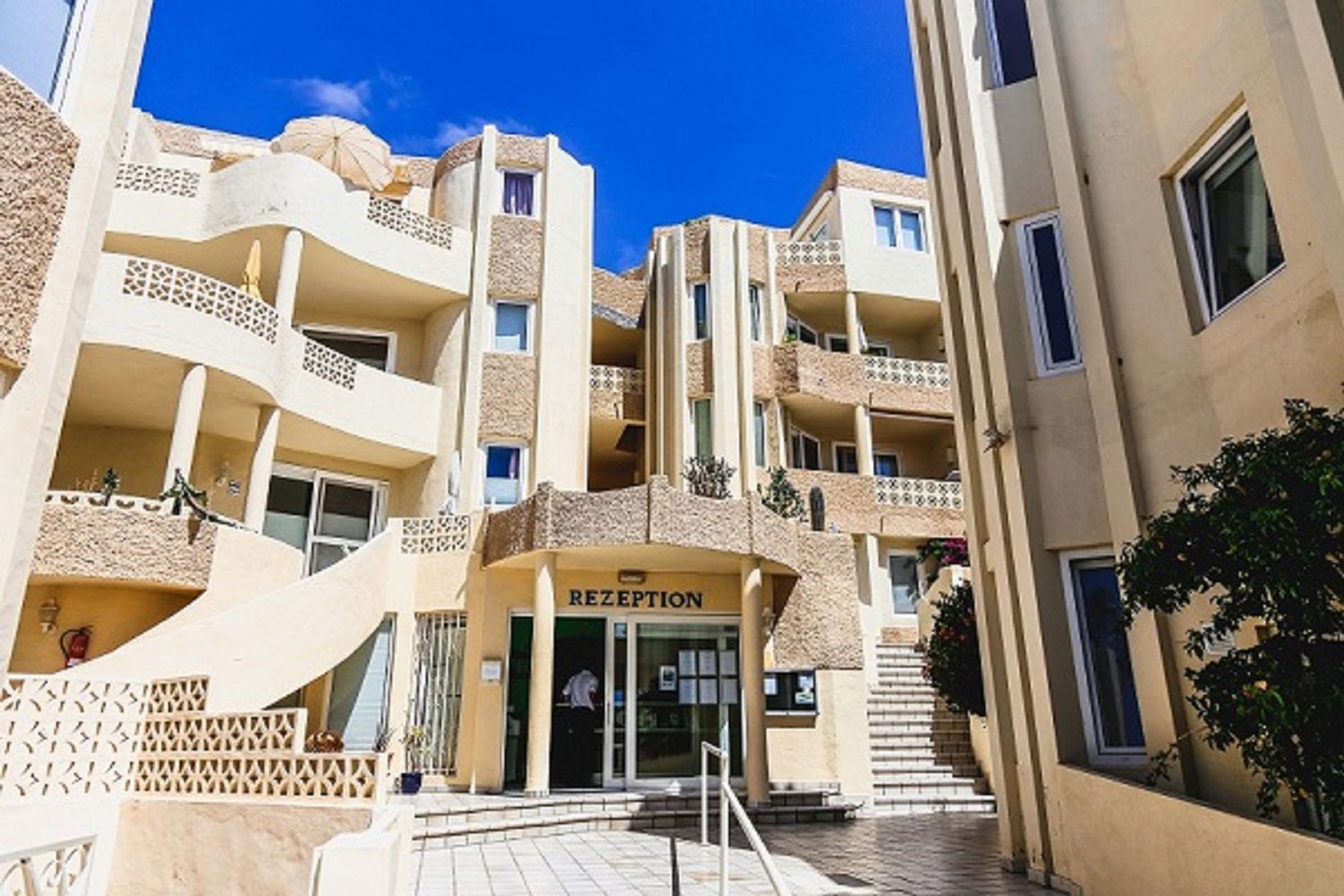 R2 Maryvent Beach Apartment