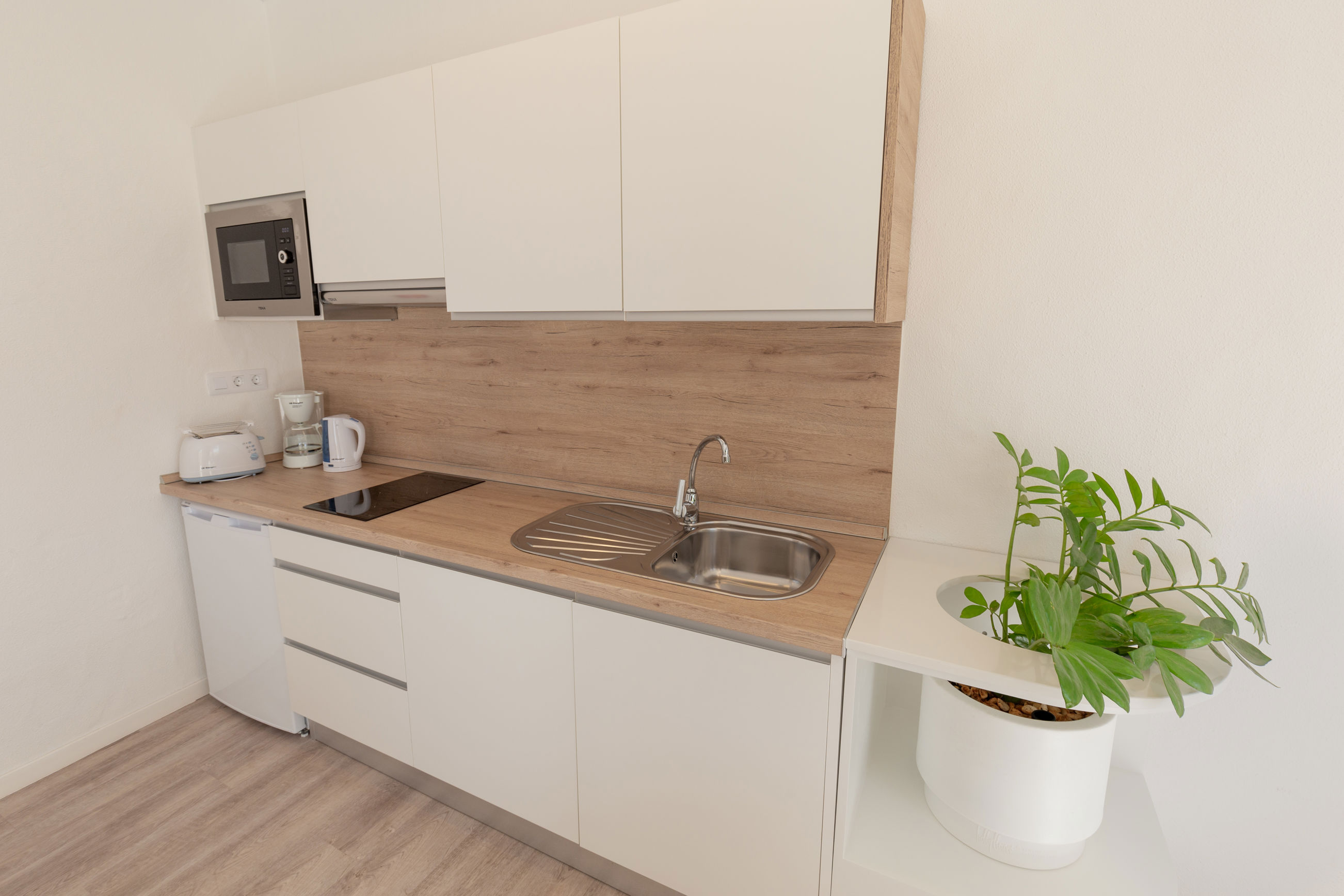 R2 Maryvent Beach Apartment