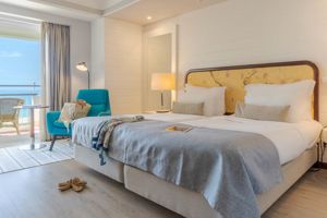 Woonvoorbeeld deluxe kamer met zeezicht