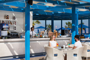 Pool bar Wet & Dry
