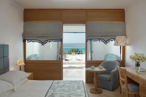 Woonvoorbeeld familiekamer met zeezicht