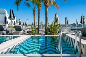 Woonvoorbeeld deluxe kamer prive zwembad