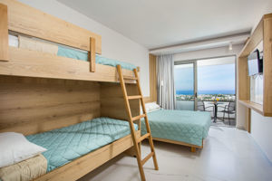 Woonvoorbeeld familie kamer stapelbedden