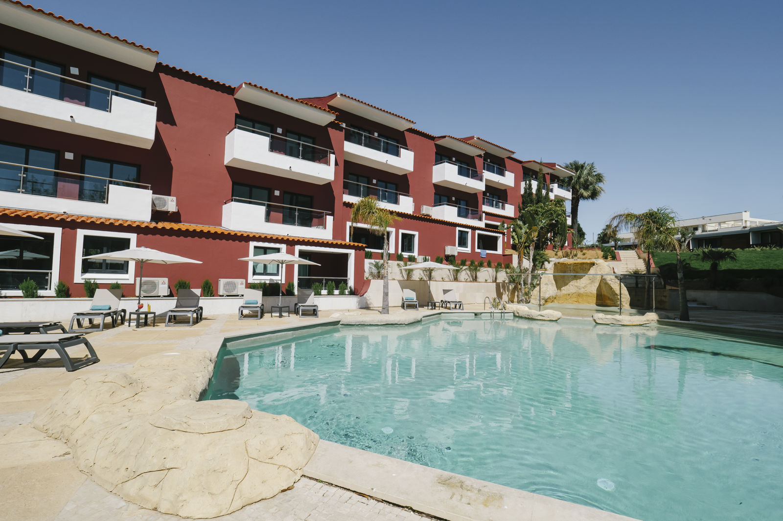 Topázio Vibe Beach Hotel & Apartments