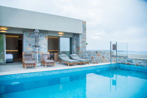 Woonvoorbeeld sanctuary suite met zeezicht en prive zwembad