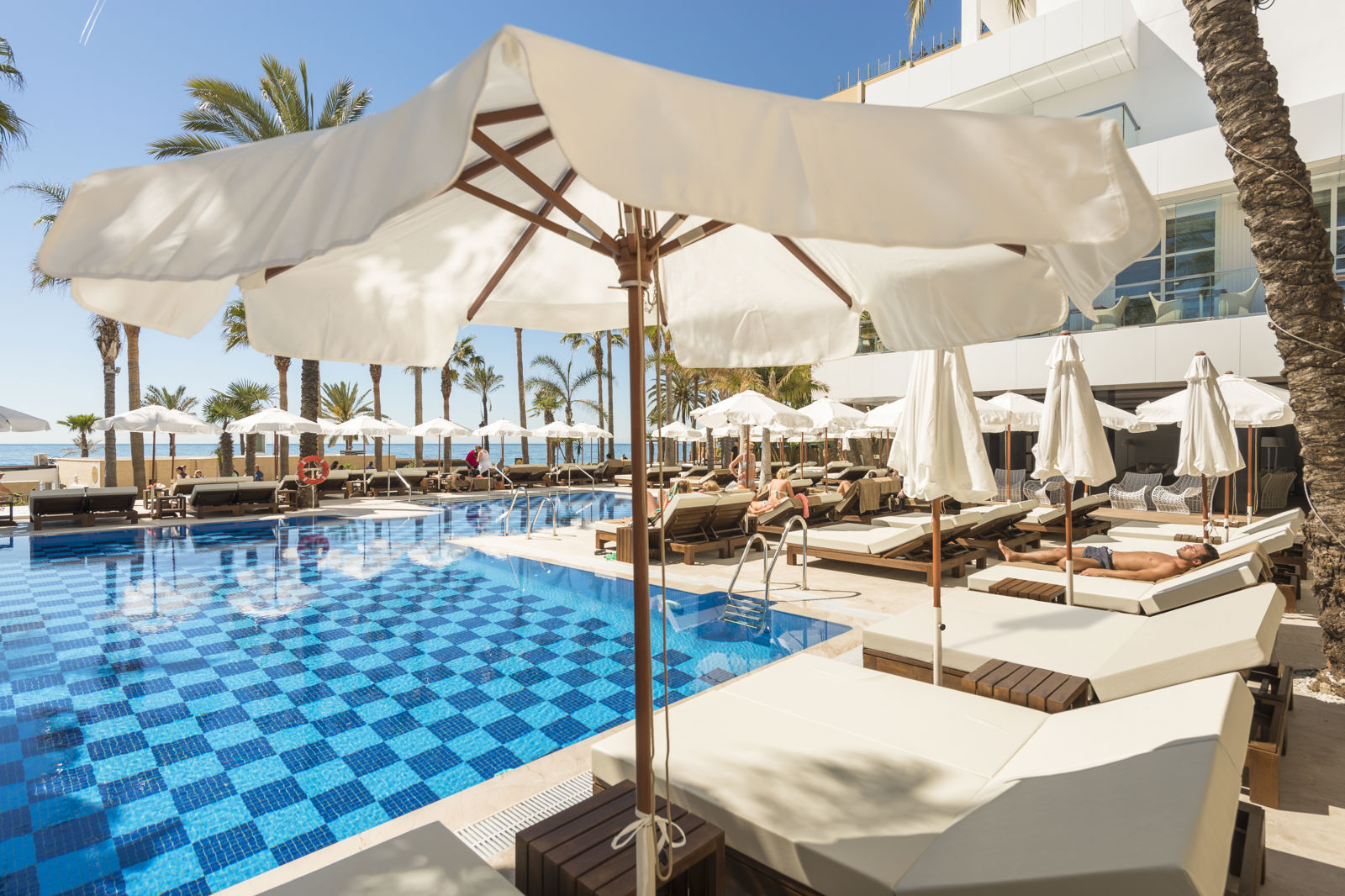 Meer info over Amare Beach Hotel Marbella  bij Corendon