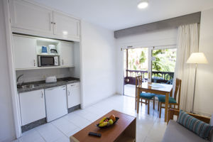 Woonvoorbeeld Junior suite land of tuin/zwembadzicht