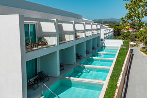 Woonvoorbeeld deluxe kamer met prive zwembad