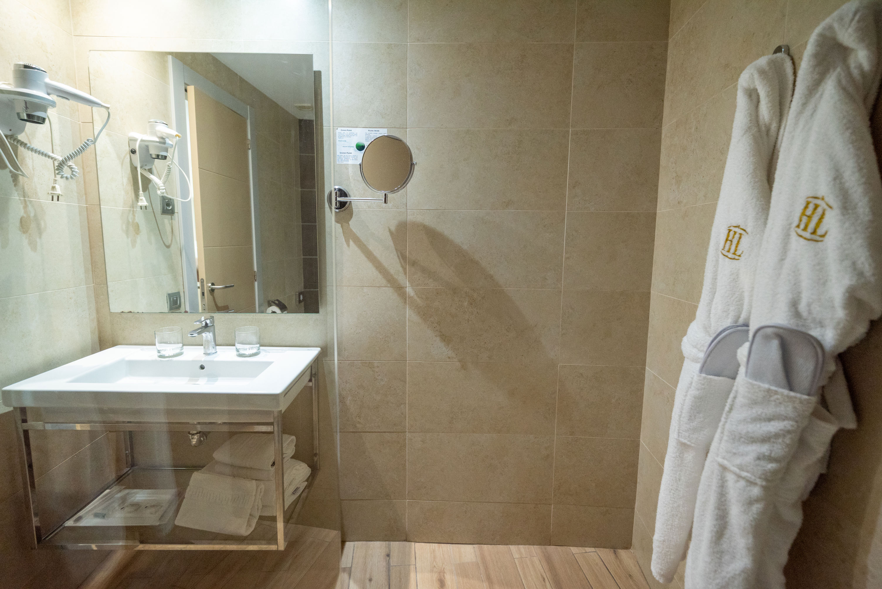 HL Suites Nardos