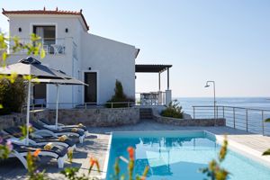 Eleia Seafront Villas