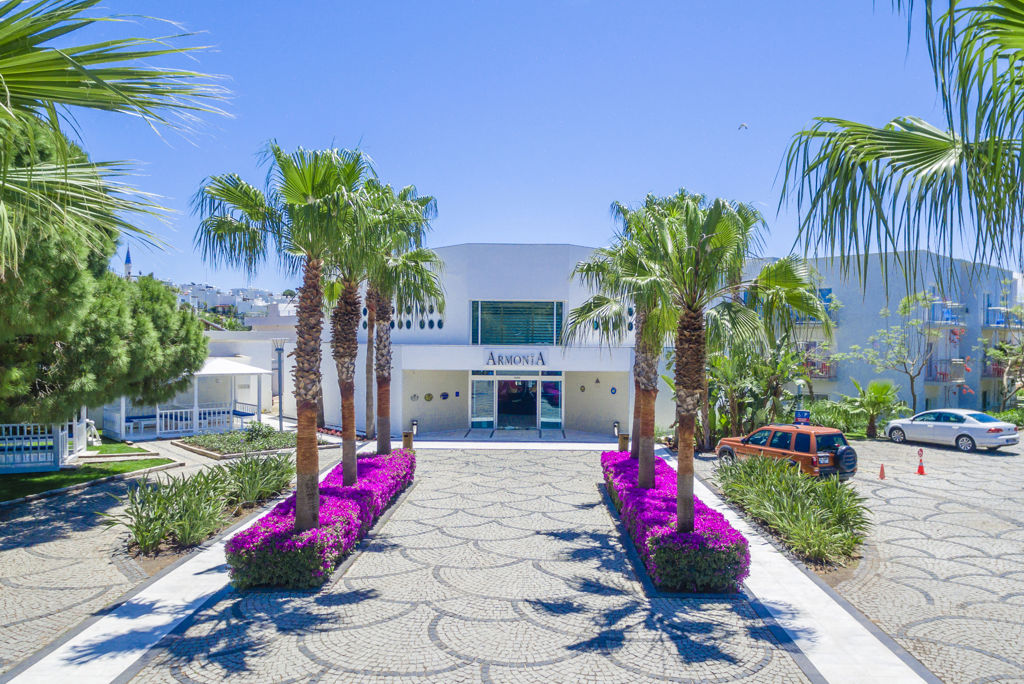 Armonia Holiday Village