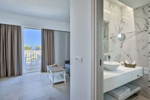 White Pearls Luxury Suites 