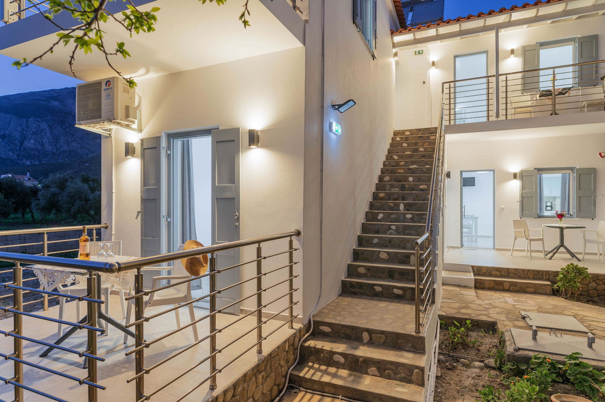 Maria Studios & Apartment