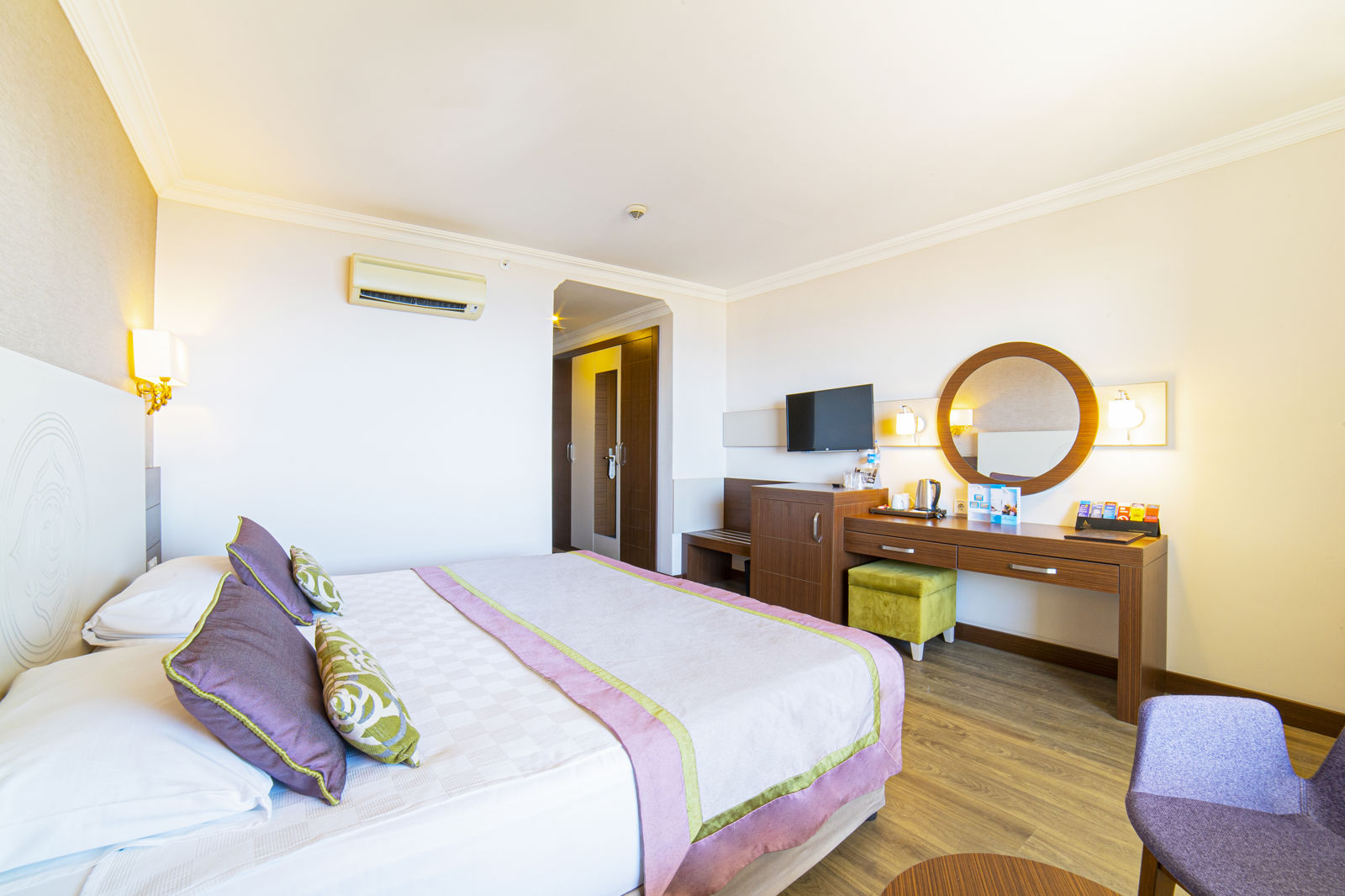 Side Alegria Hotel slide 4