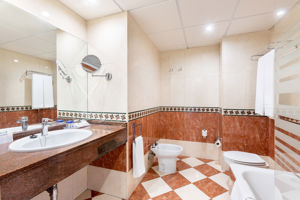 Woonvoorbeeld 2-persoonskamer (Zwembadzicht) (Senator)