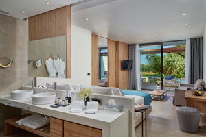 Woonvoorbeeld 3-kamersuite met privézwembad tuinzicht