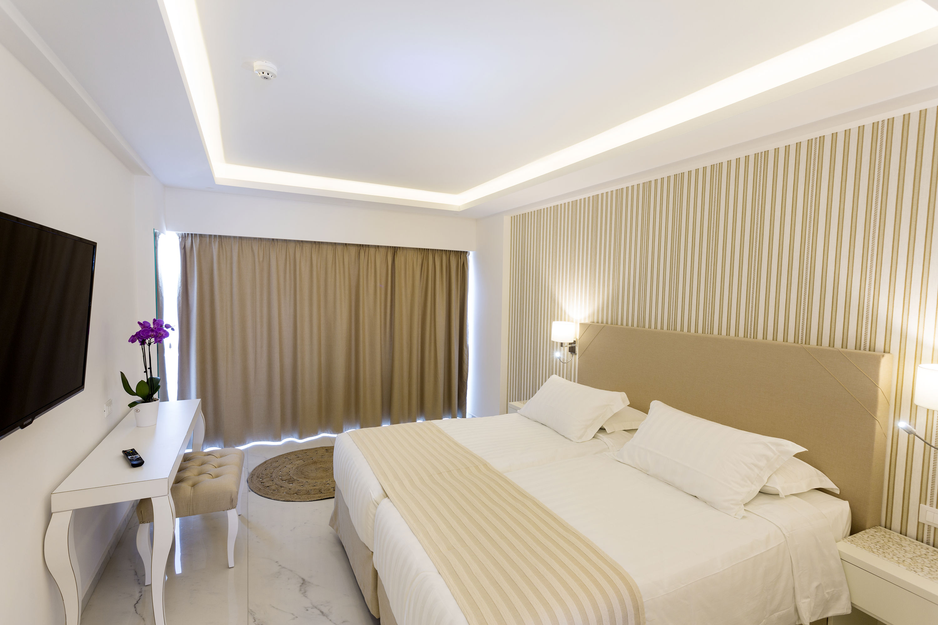 Fly & Go Ibiscus Hotel