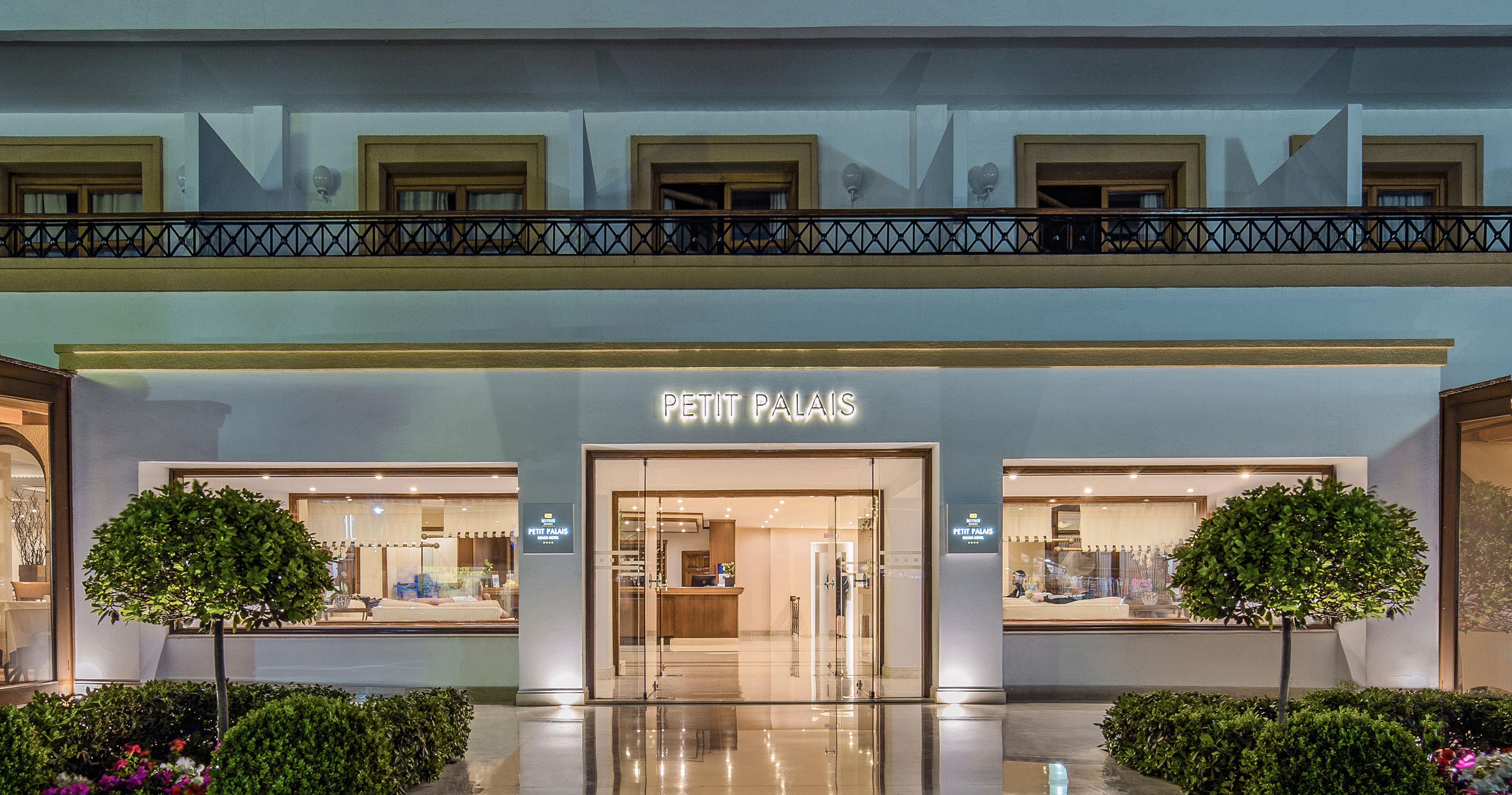 Fly & Go Canvas by Mitsis Petit Palais