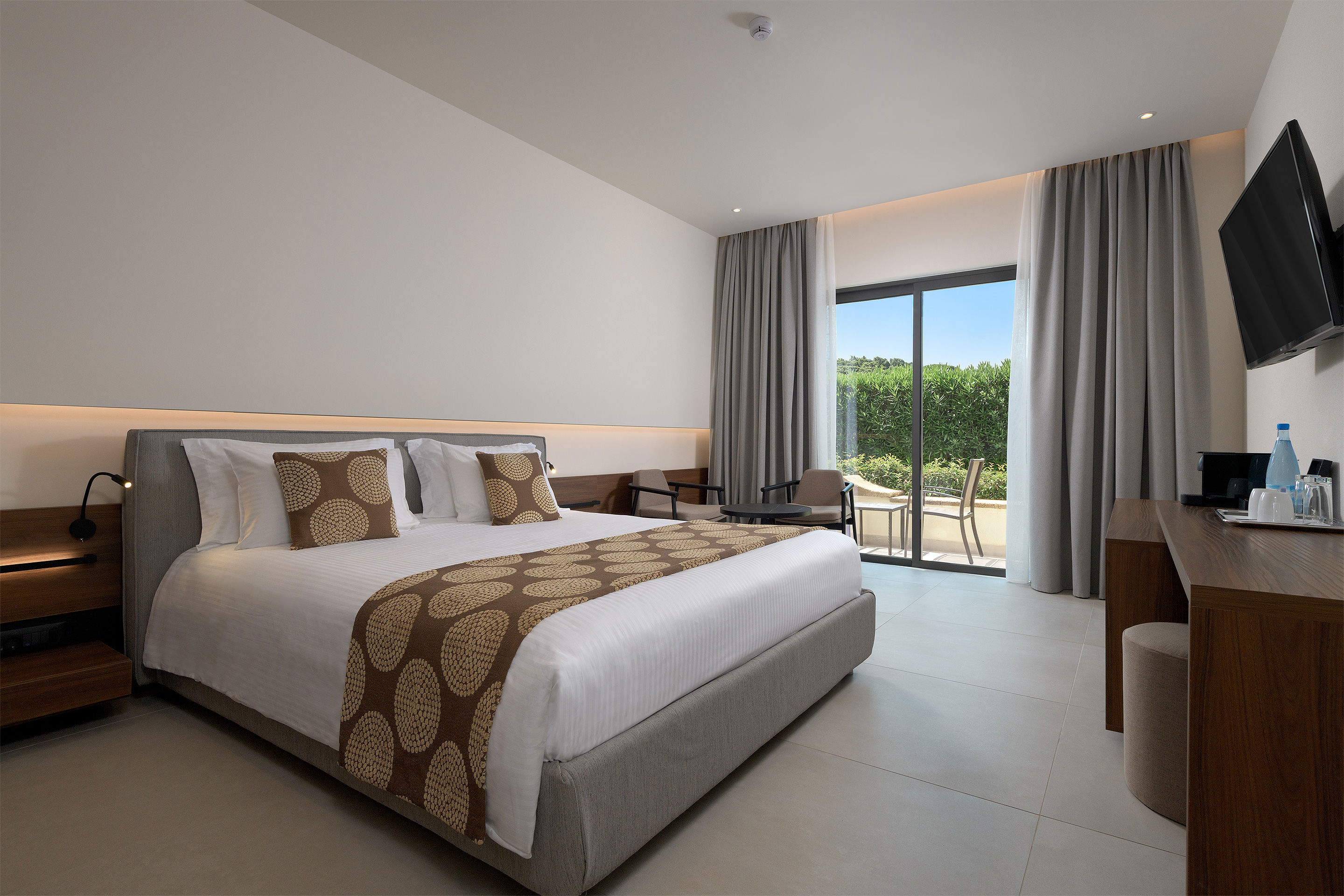 Fly & Go The Ixian Grand & All Suites