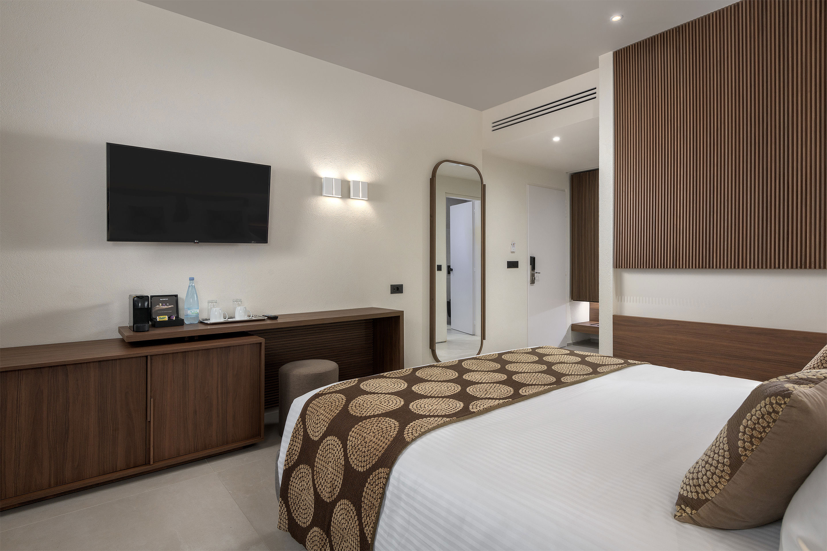 Fly & Go The Ixian Grand & All Suites