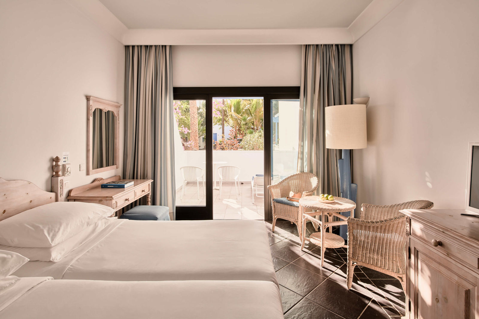 Fly & Go Seaside Los Jameos