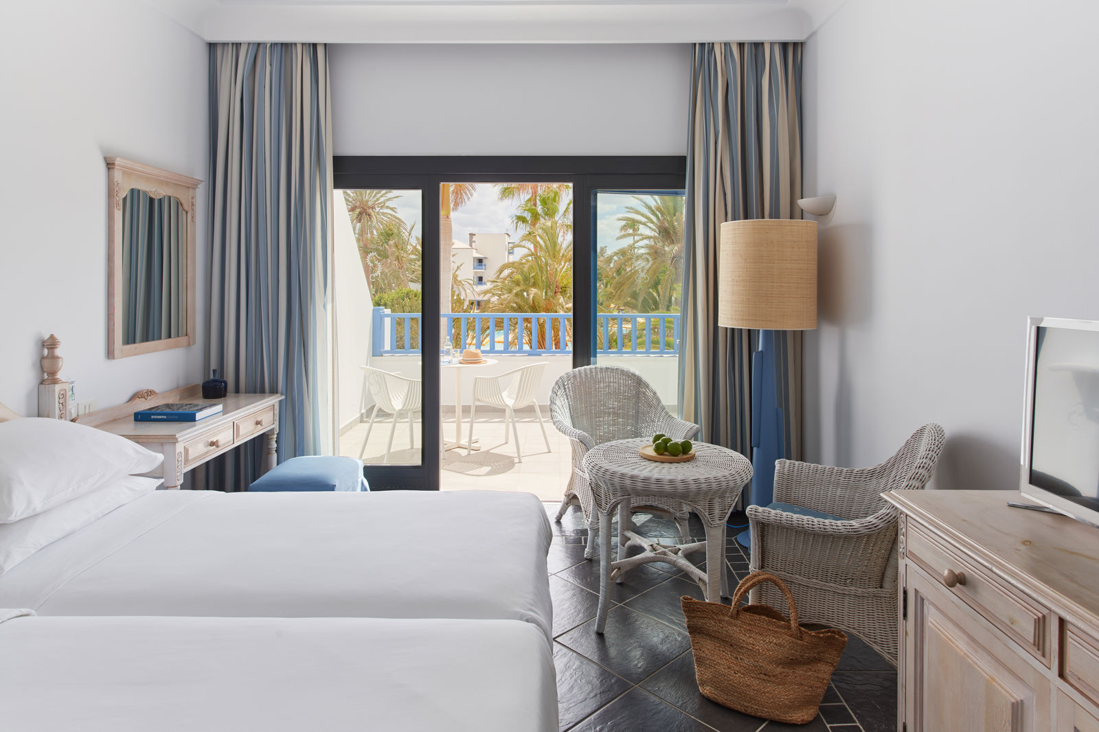 Fly & Go Seaside Los Jameos