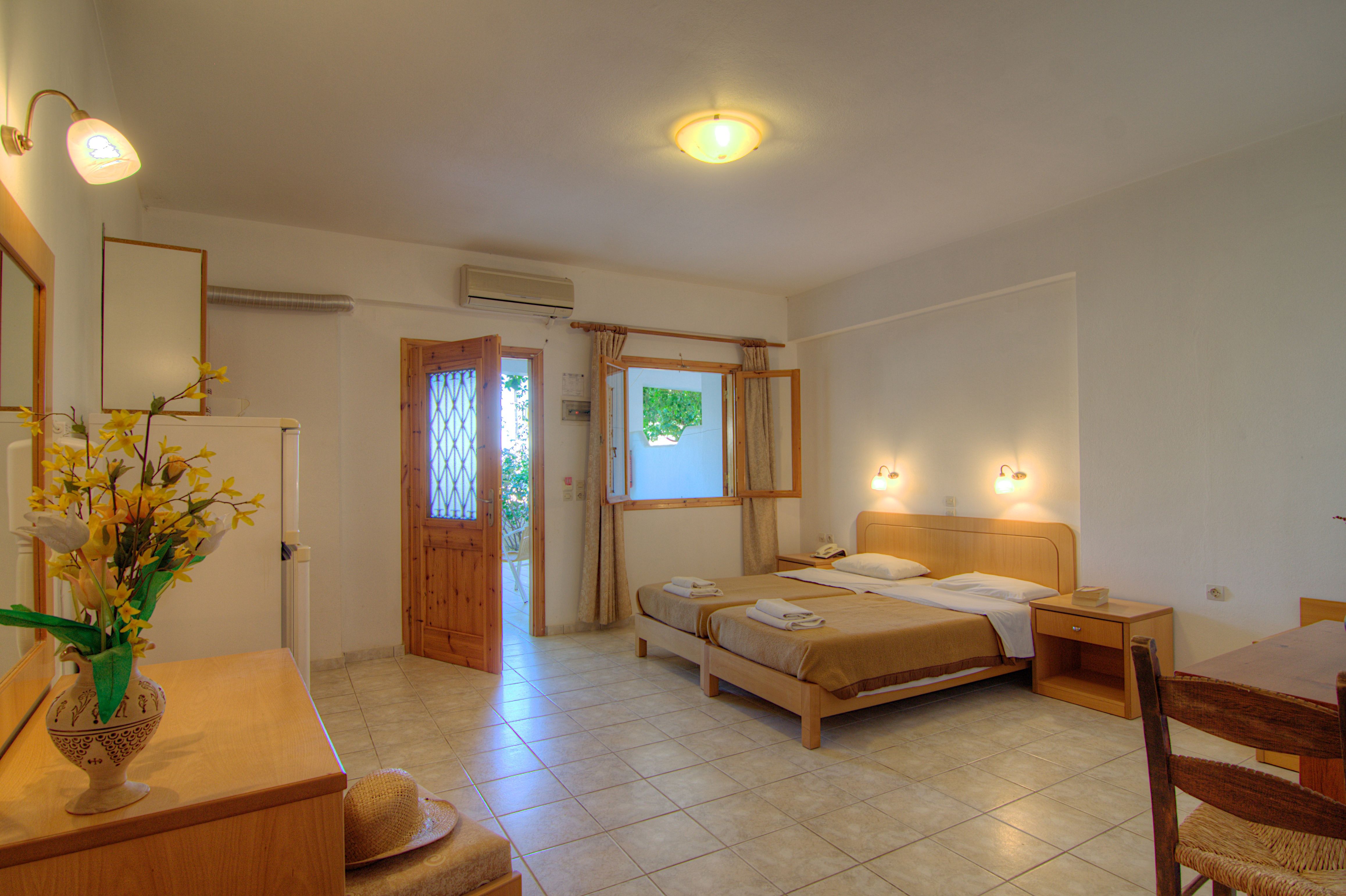 Fly & Go Adonis Hotel