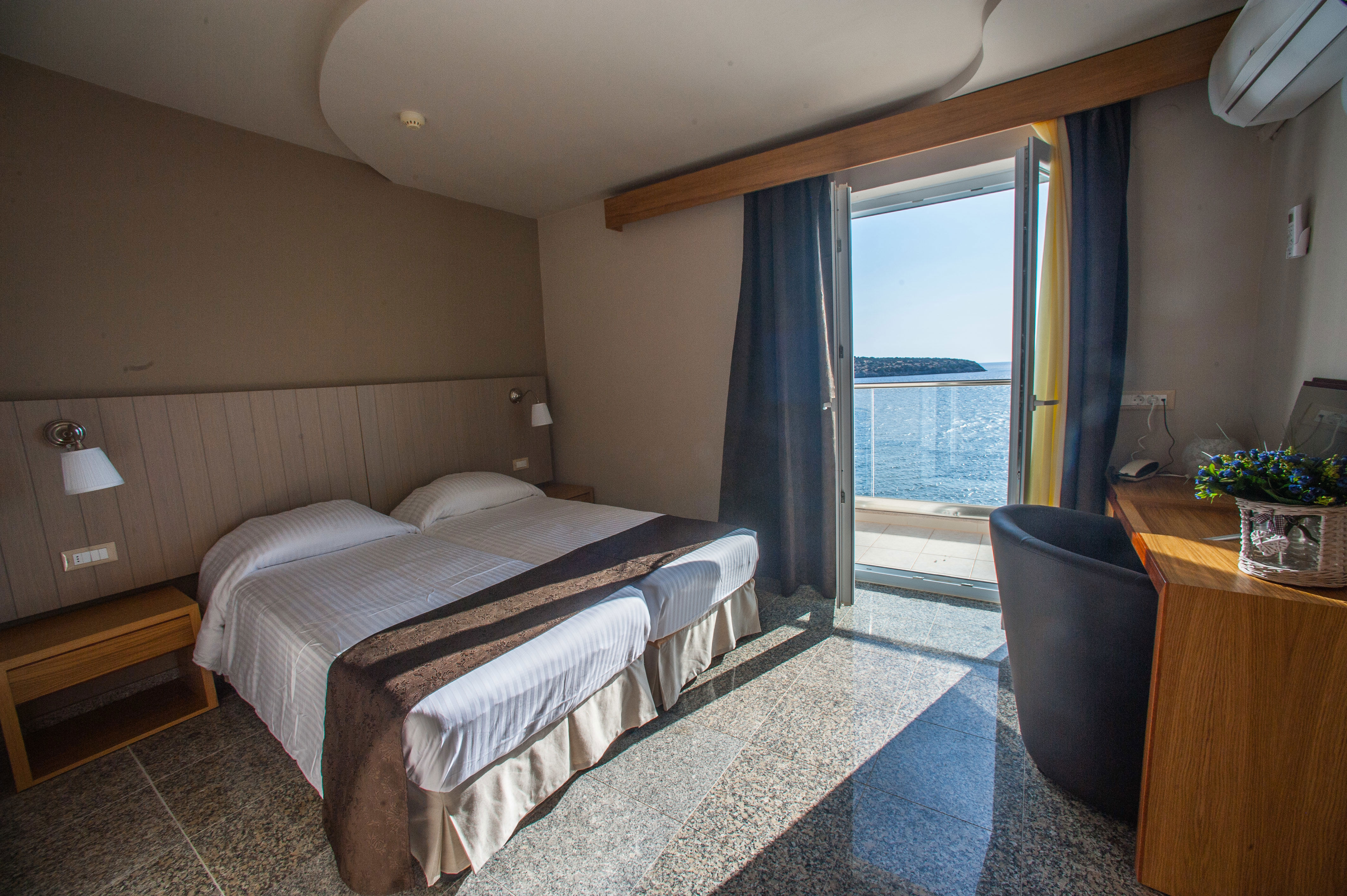 Fly & Go El Greco Hotel
