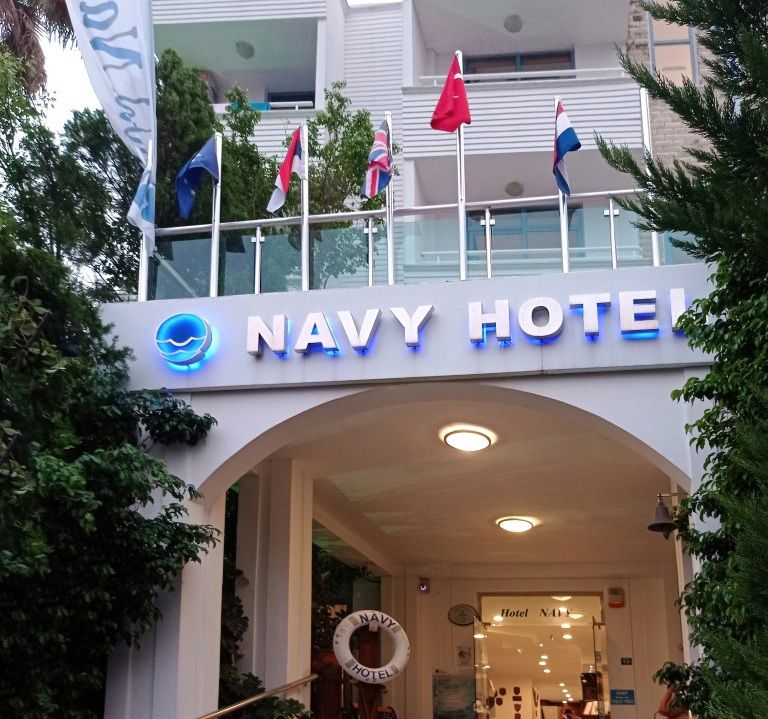 Fly & Go Navy Boutique Hotel