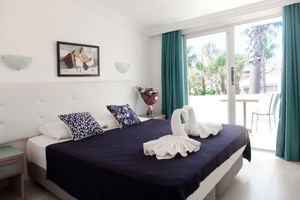 Fly & Go Navy Boutique Hotel