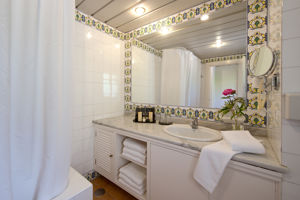 Fly & Go Bluebay Banus