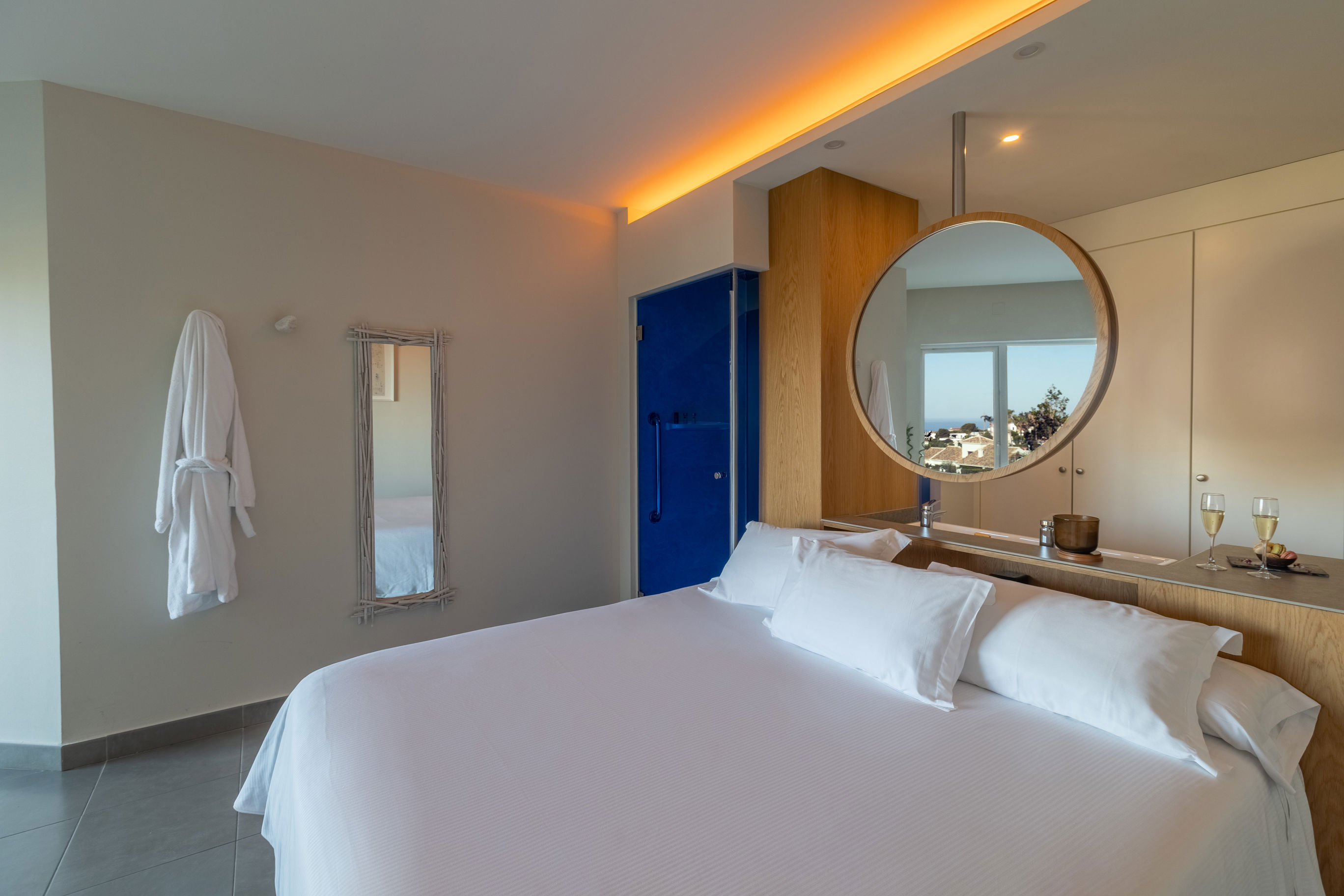 Fly & Go Higueron Hotel Malaga, Curio Collection by Hilton