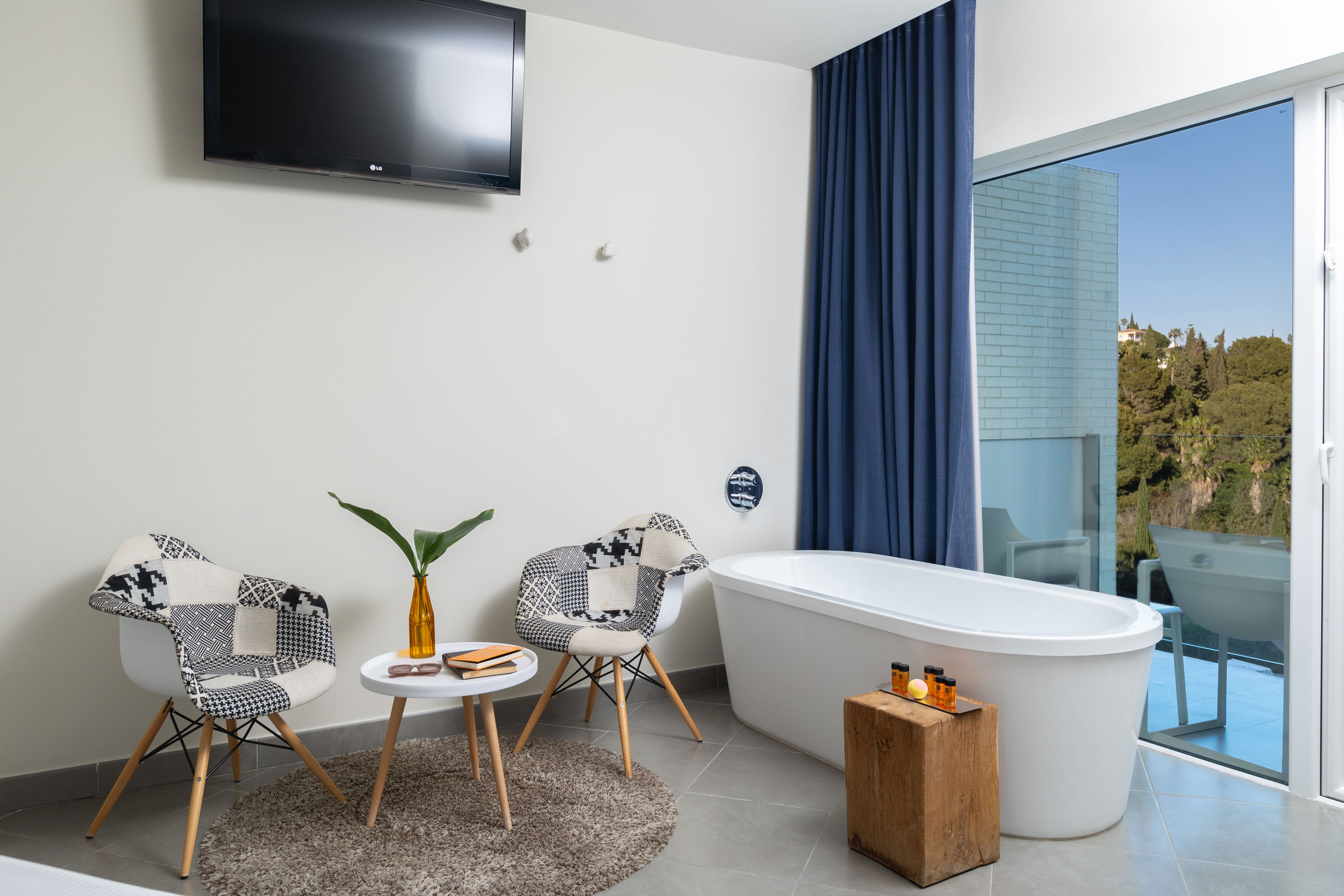 Fly & Go Higueron Hotel Malaga, Curio Collection by Hilton