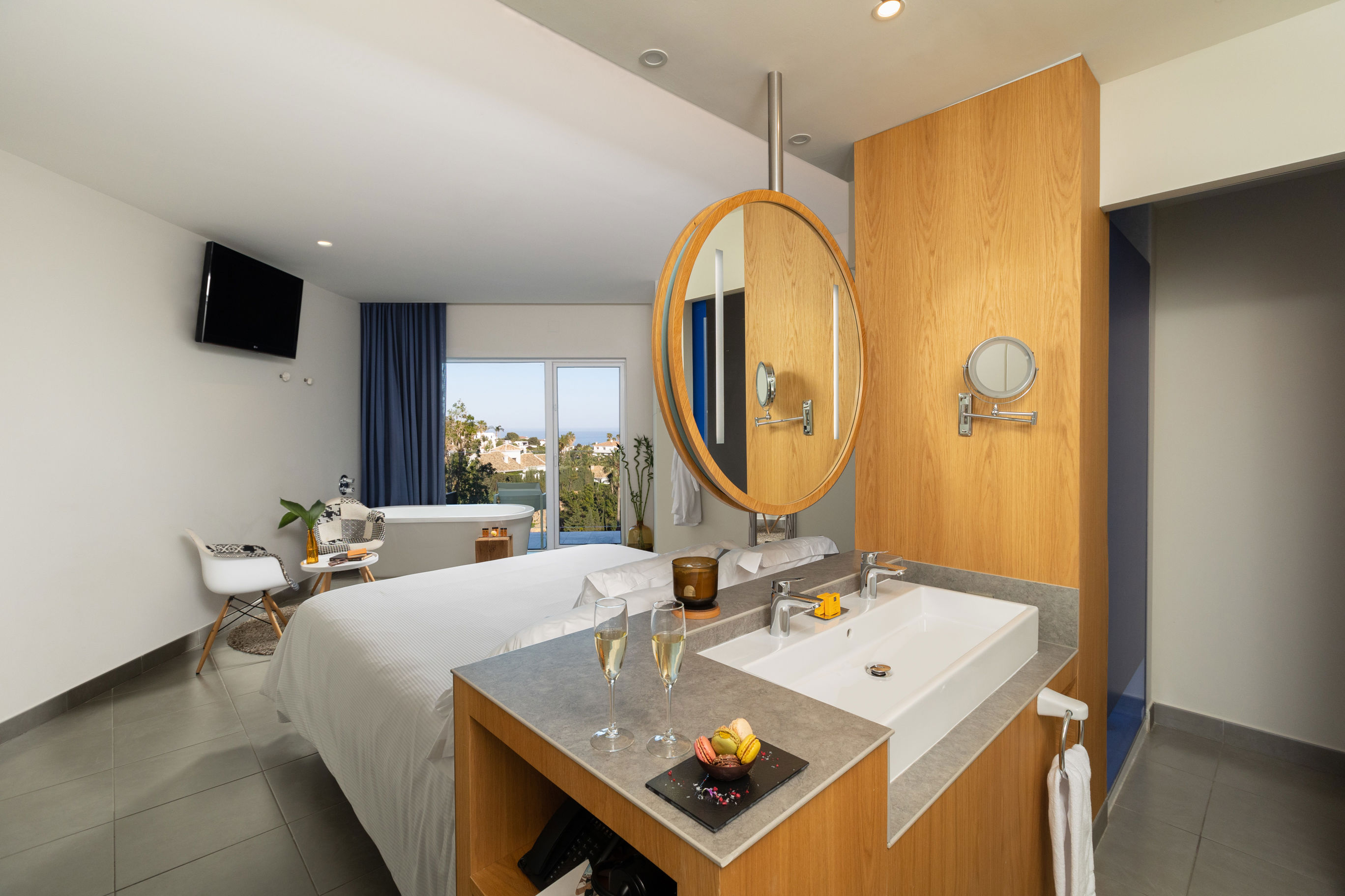 Fly & Go Higueron Hotel Malaga, Curio Collection by Hilton
