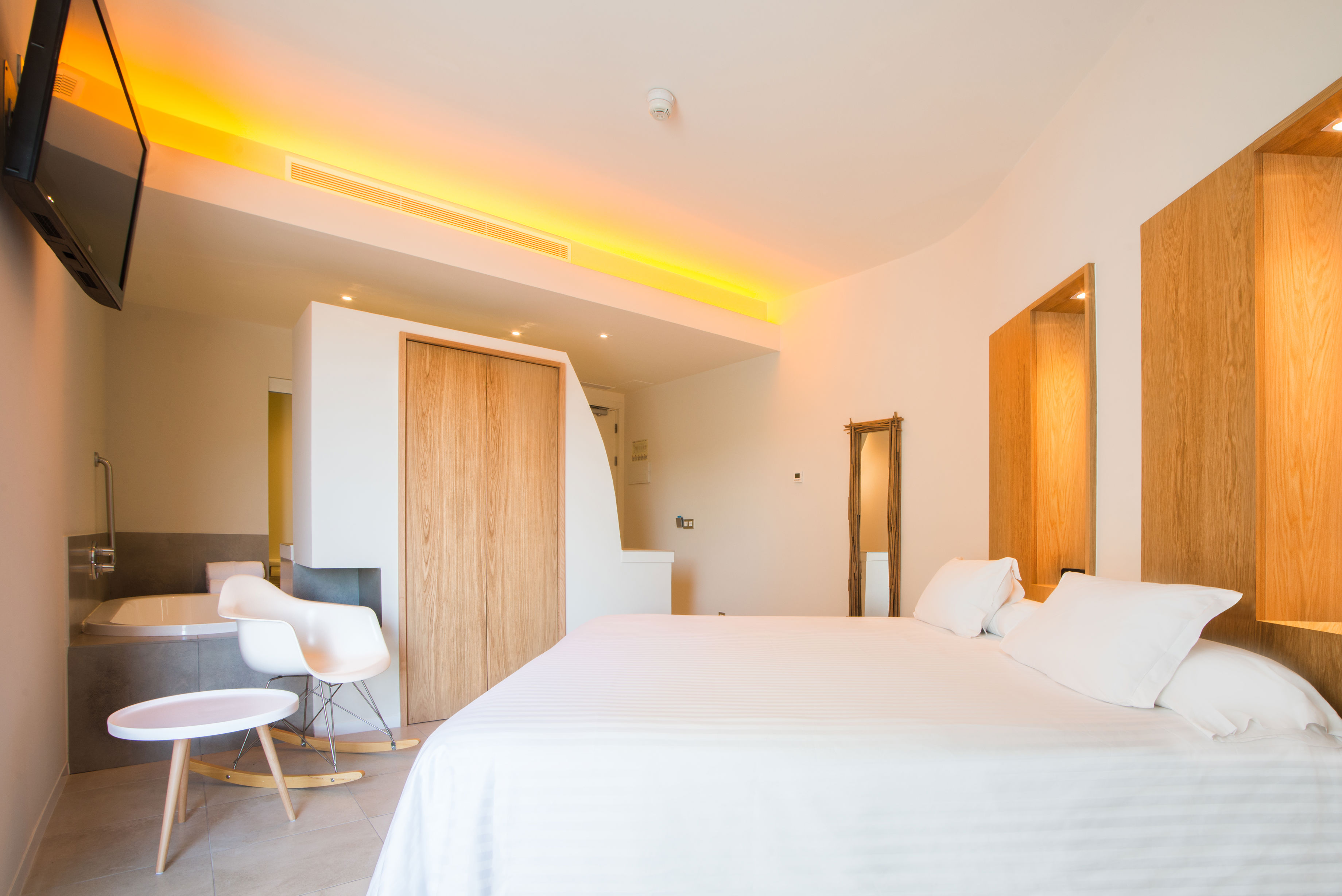 Fly & Go Higueron Hotel Malaga, Curio Collection by Hilton