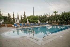 Dionysos Apartments & Studios