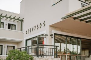 Dionysos Apartments & Studios