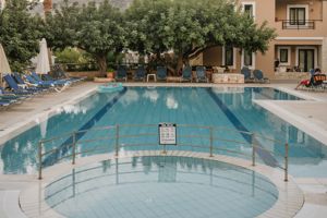 Dionysos Apartments & Studios