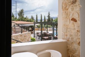 Dionysos Apartments & Studios