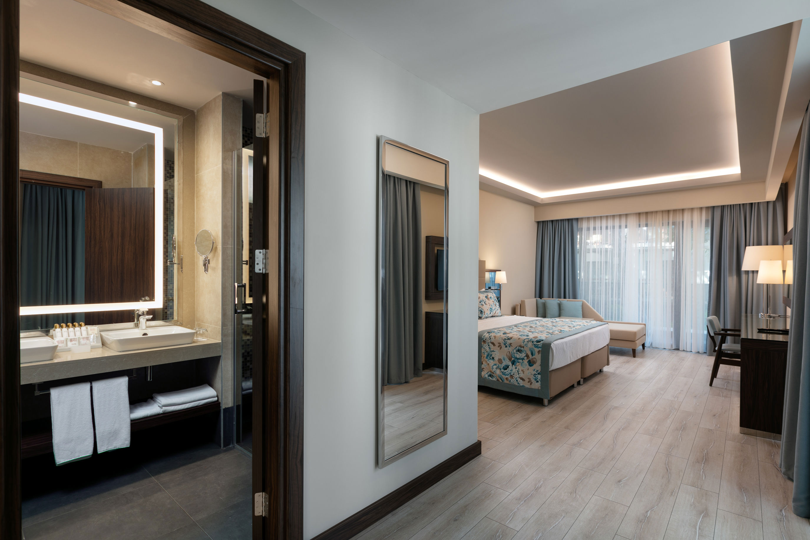 Seven Seas Hotel Life