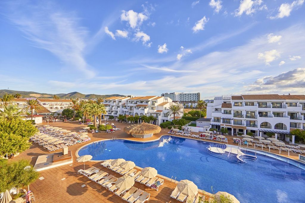 fly-go-fergus-style-bahamas