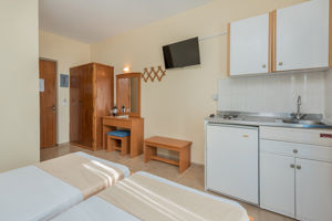 Fly & Go Sorrento Studios