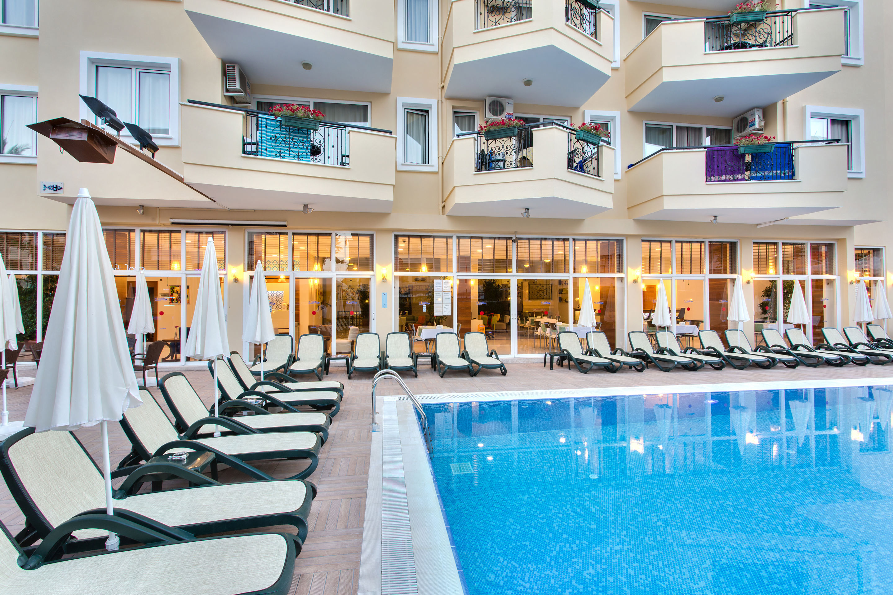 Fly & Go Novella Apart Hotel